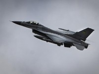 Jet Tempur AS Ditembak Jatuh di Laut Merah, Pelaku Bukan Houthi Tapi..