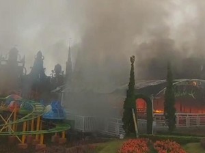 Snail Cafe di Taman Bunga Celosia Bandungan Semarang Kebakaran