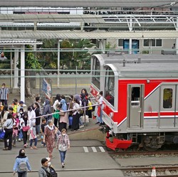 Bikin Heboh! Tiket KRL Jabodetabek Tahun Depan Pakai NIK Resmi Batal?