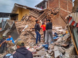 Rumah 3 Lantai Itu Rata dengan Tanah dalam Sekejap