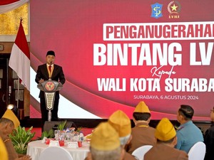 Walkot Surabaya Raih Penghargaan Tertinggi dari Legiun Veteran RI