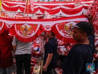 Jelang 17-an, Pasar Jatinegara Banjir Pernak-pernik HUT Kemerdekaan RI