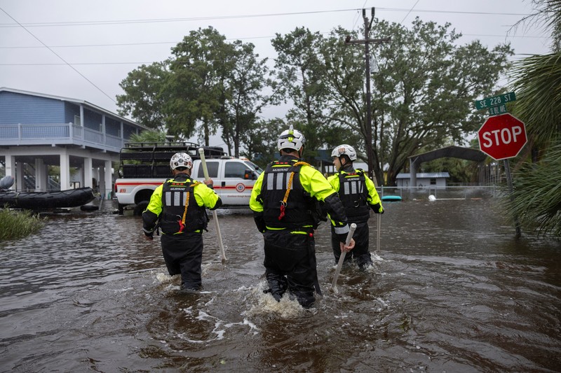 Pemandangan drone menunjukkan rumah-rumah dan jalan-jalan terendam banjir akibat Badai Debby yang melanda pantai teluk di Suwannee, Florida, AS, 5 Agustus 2024. Pemandangan drone menunjukkan rumah-rumah dan jalan-jalan terendam banjir akibat Badai Debby yang melanda pantai teluk di Suwannee, Florida, AS, 5 Agustus 2024. (REUTERS/Ricardo Arduengo)