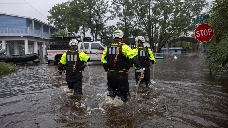 Pemandangan drone menunjukkan rumah-rumah dan jalan-jalan terendam banjir akibat Badai Debby yang melanda pantai teluk di Suwannee, Florida, AS, 5 Agustus 2024. (REUTERS/Ricardo Arduengo)