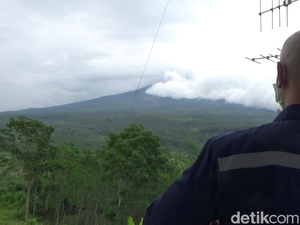 Gunung Semeru Erupsi 5 Kali Hari Ini, Ketinggian Letusan Tidak Teramati