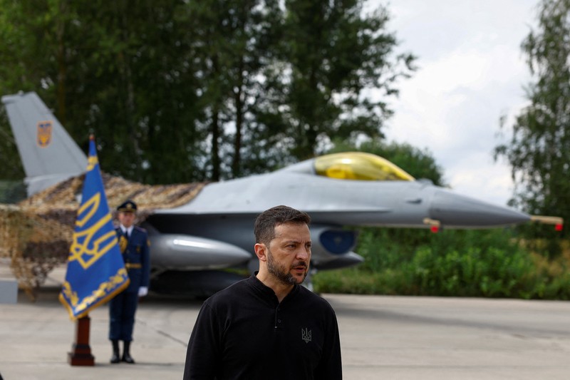 Pesawat tempur Sukhoi Su-27 Ukraina terlihat di udara saat memperingati Hari Angkatan Udara Ukraina, di tengah serangan Rusia terhadap Ukraina, di lokasi yang dirahasiakan, Ukraina, 4 Agustus 2024. Pesawat tempur Sukhoi Su-27 Ukraina terlihat di udara saat memperingati Hari Angkatan Udara Ukraina, di tengah serangan Rusia terhadap Ukraina, di lokasi yang dirahasiakan, Ukraina, 4 Agustus 2024. (REUTERS/Valentyn Ogirenko)