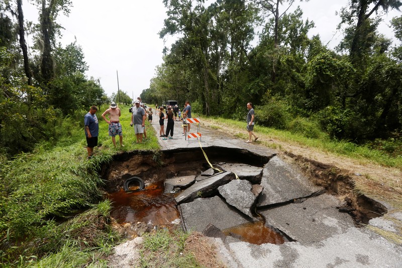 Pemandangan drone menunjukkan rumah-rumah dan jalan-jalan terendam banjir akibat Badai Debby yang melanda pantai teluk di Suwannee, Florida, AS, 5 Agustus 2024. Pemandangan drone menunjukkan rumah-rumah dan jalan-jalan terendam banjir akibat Badai Debby yang melanda pantai teluk di Suwannee, Florida, AS, 5 Agustus 2024. (REUTERS/Ricardo Arduengo)