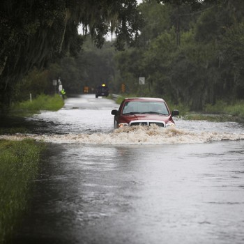 Penampakan AS Dihantam Badai Debby, Jalan Jadi Sungai-Kota Jadi Danau