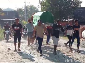 Viral Warga Jombang Tandu Jenazah 3 Km gegara Tak Boleh Pakai Ambulans