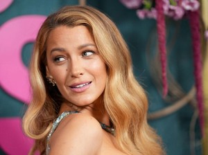 Blake Lively Diserang Netizen Lagi, Sebut Wanita Bohong Saat Hamil