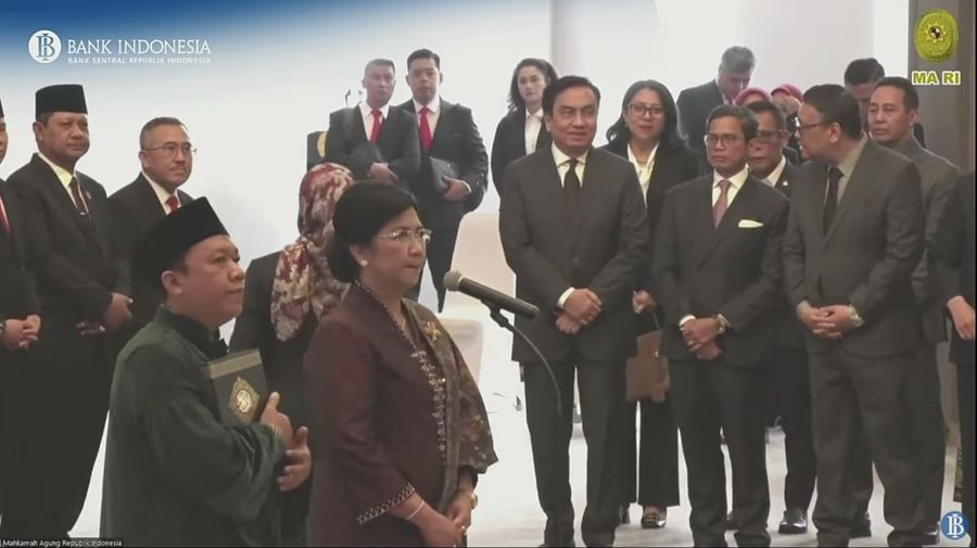 Destry Damayanti jelang pengambilan sumpah jabatan sebagai Deputi Gubernur Senior Bank Indonesia periode 2024-2029 di Mahkamah Agung, Jakarta, Rabu (7/8/2024). (Tangkapan Layar Youtube Bank Indonesia)