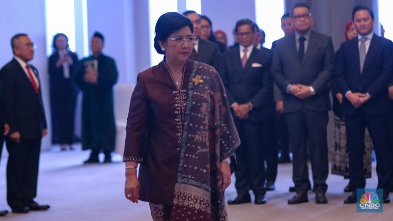Destry Damayanti mengambil sumpah jabatan sebagai Deputi Gubernur Senior Bank Indonesia periode 2024-2029 di Mahkamah Agung, Jakarta, Rabu (7/8/2024). (CNBC Indonesia/Faisal Rahman)