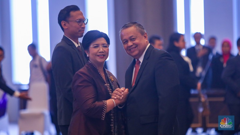 Destry Damayanti mengambil sumpah jabatan sebagai Deputi Gubernur Senior Bank Indonesia periode 2024-2029 di Mahkamah Agung, Jakarta, Rabu (7/8/2024). Destry Damayanti mengambil sumpah jabatan sebagai Deputi Gubernur Senior Bank Indonesia periode 2024-2029 di Mahkamah Agung, Jakarta, Rabu (7/8/2024). (CNBC Indonesia/Faisal Rahman)