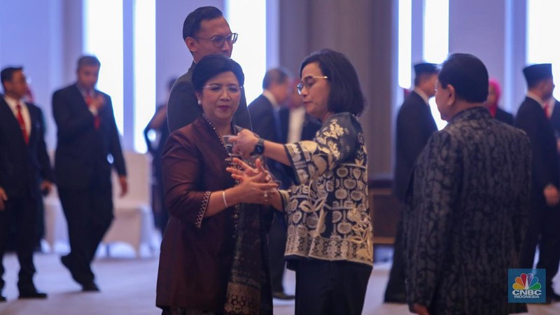 Destry Damayanti mengambil sumpah jabatan sebagai Deputi Gubernur Senior Bank Indonesia periode 2024-2029 di Mahkamah Agung, Jakarta, Rabu (7/8/2024). (CNBC Indonesia/Faisal Rahman)
