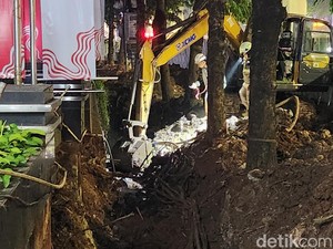 Bau Gas Tercium di Lokasi Kebocoran Pipa di Kuningan Jaksel