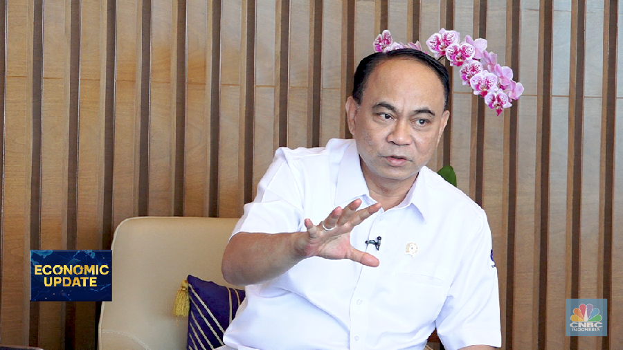 Menkominfo Budie Arie Setiadi dalam program CNBC Indonesia Economic Update. (CNBC Indonesia TV)