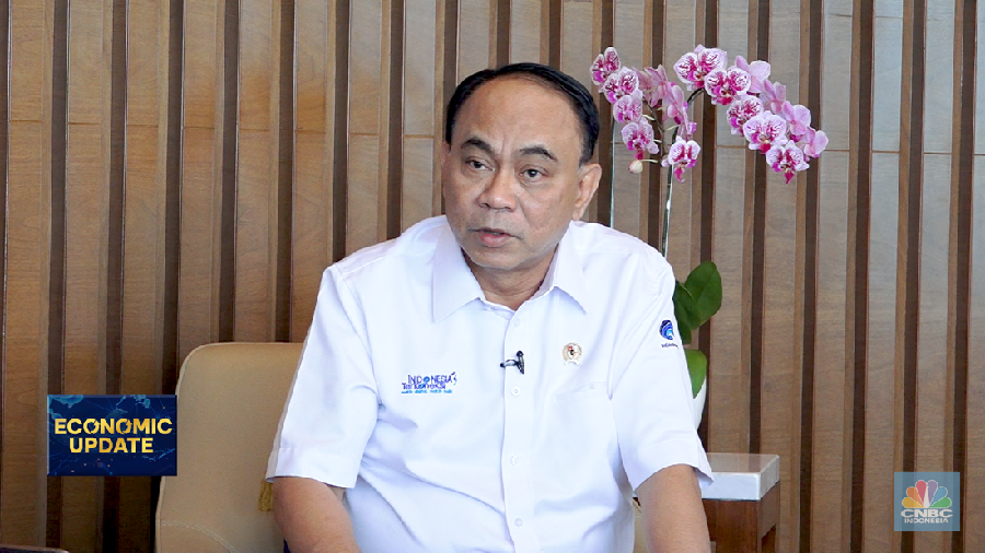 Menkominfo Budie Arie Setiadi dalam program CNBC Indonesia Economic Update. (CNBC Indonesia TV)