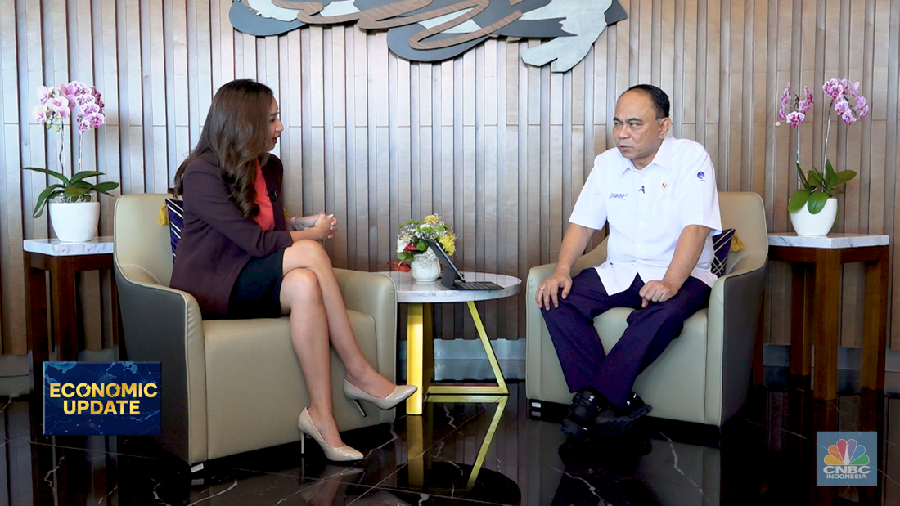 Menkominfo Budie Arie Setiadi dalam program CNBC Indonesia Economic Update. (CNBC Indonesia TV)