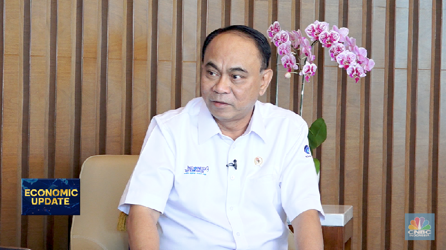 Menkominfo Budie Arie Setiadi dalam program CNBC Indonesia Economic Update. (CNBC Indonesia TV)