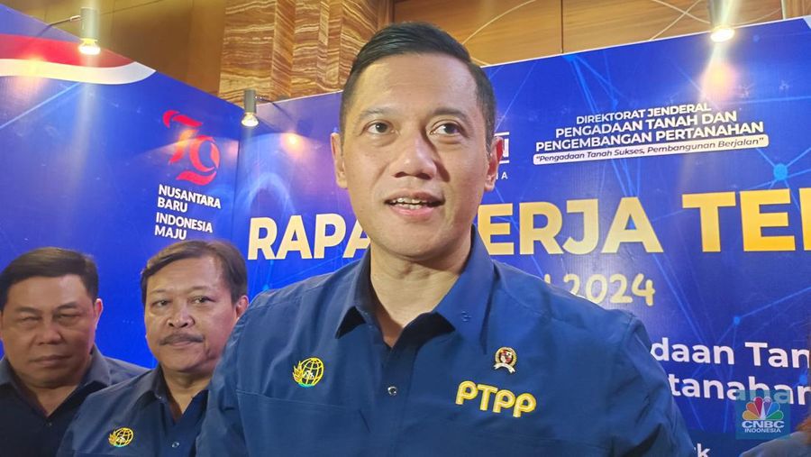 Menteri Agraria dan Tata Ruang/Kepala Badan Pertanahan Nasional (ATR/BPN) Agus Harimurti Yudhoyono saat ditemui wartawan usai Pembukaan Rapat Kerja Teknis (Rakernis) di Jakarta, Rabu (7/8/2024). (վ/Martyasari Rizky)