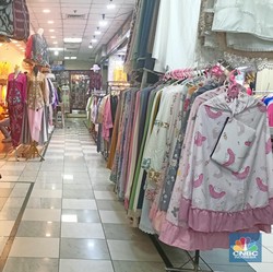 Terbukti, Barang Impor Bikin Pedagang Banting Harga Hijab