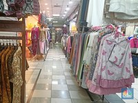 Terbukti, Barang Impor Bikin Pedagang Banting Harga Hijab
