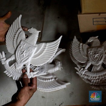 Potret Perajin Patung Garuda Banjir Orderan Jelang HUT Kemerdekaan RI