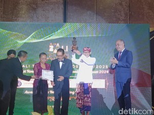 Giri Prasta-Cok Ace Raih Penghargaan di Bali Tourism Awards 2024