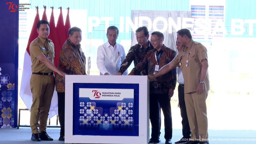 Presiden Jokowi Resmikan Pabrik Bahan Anoda Baterai Litium, Kendal, Rabu, (7/8/2024). (Tangkapan Layar Youtube Sekretariat Presiden)