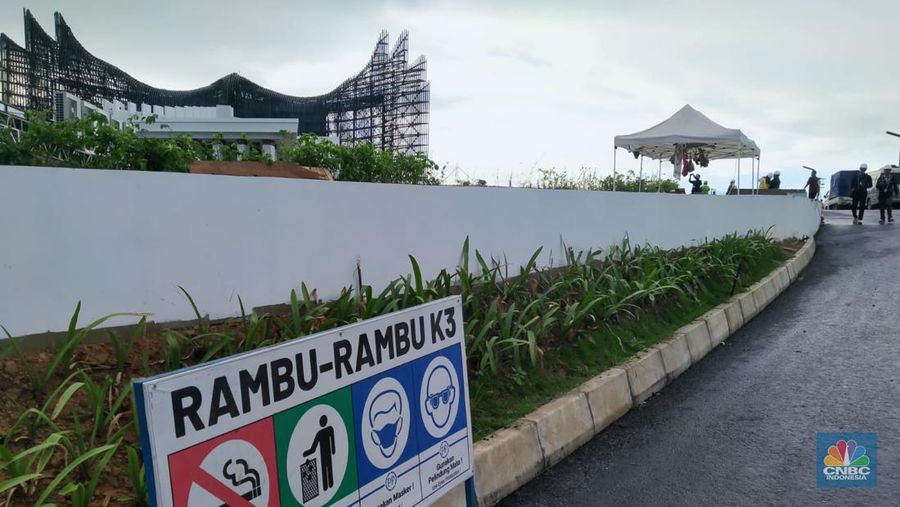 Suasana pembangunan di Kawasan Inti Pusat Pemerintahan (KIPP) Ibu Kota Nusantara (IKN), Kabupaten Penajam Paser Utara, Kalimantan Timur, Rabu (7/8/2024). (CNBC Indonesia/Suhendra)