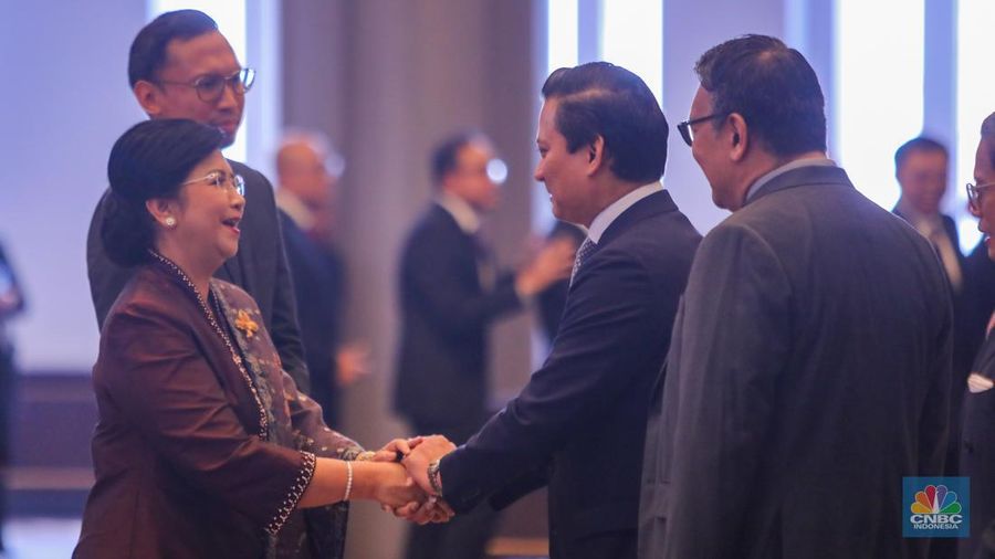 Destry Damayanti mengambil sumpah jabatan sebagai Deputi Gubernur Senior Bank Indonesia periode 2024-2029 di Mahkamah Agung, Jakarta, Rabu (7/8/2024). (CNBC Indonesia/Faisal Rahman)