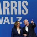 Sosok Tim Walz yang Dipilih Kamala Harris Sebagai Cawapres
