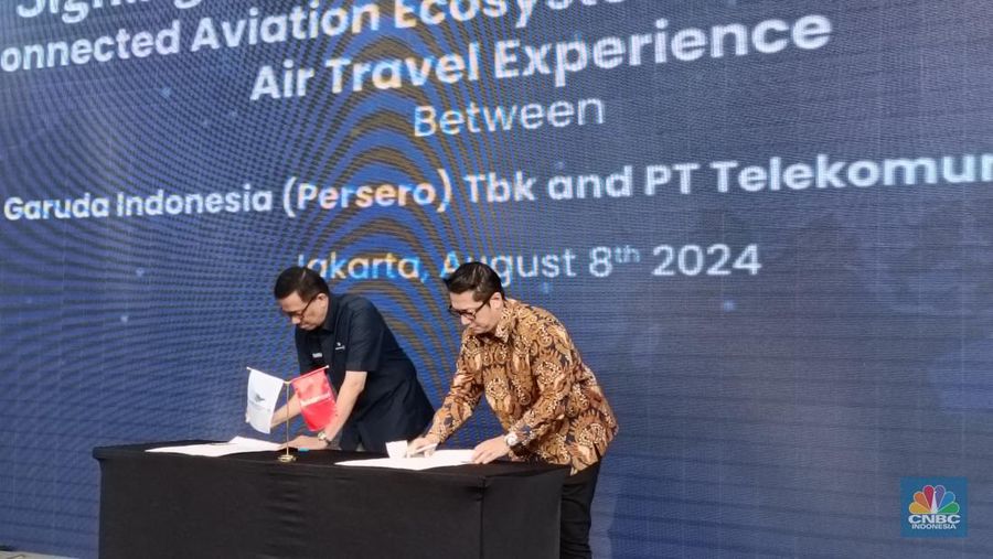Direktur Sales Telkomsel, Adiwinahyu B Sigit, dalam Press Conference Telkomsel x Garuda Indonesia, Jakarta, Kamis (8/8/2024). (CNBC Indonesia/Novina Putri Bestari)