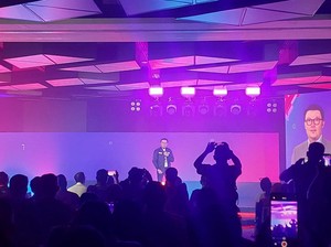 Jurus Telkomsel Hadapi Tantangan: Jangan Melawan Angin