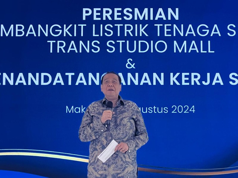 Founder & Chairman CT Corp, Chairul Tanjung dan Wakil Direktur Utama PT PLN Persero, Darmawan Prasodjo dalam Peresmian Pembangkit Listrik Tenaga Surya Trans Studio Mall. (Dok. CT Corp)