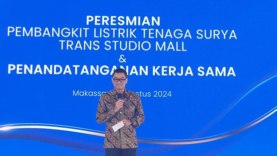 Founder & Chairman CT Corp, Chairul Tanjung dan Wakil Direktur Utama PT PLN Persero, Darmawan Prasodjo dalam Peresmian Pembangkit Listrik Tenaga Surya Trans Studio Mall. (Dok. CT Corp)