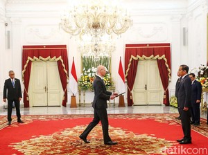 Momen Jokowi Terima Surat Kepercayaan 10 Dubes Negara Sahabat