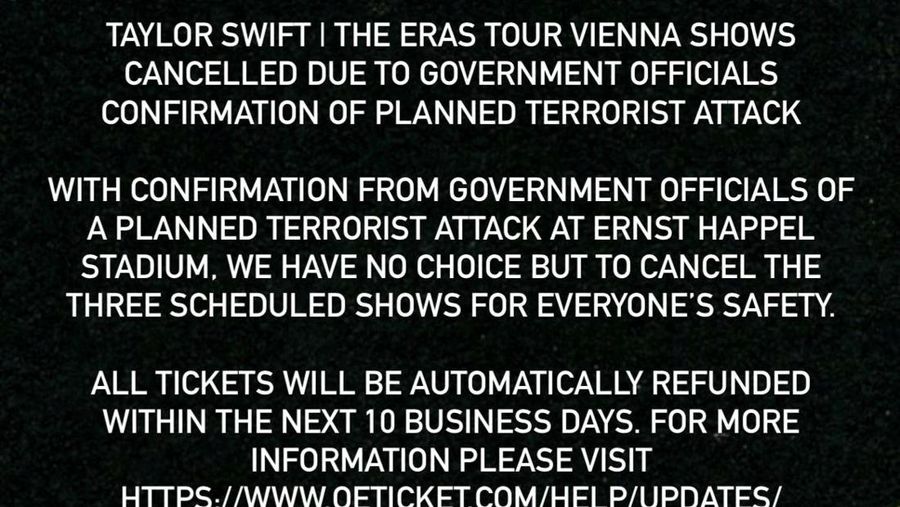 Suasana di luar stadion Happel setelah tiga konser Taylor Swift minggu ini dibatalkan setelah pemerintah mengonfirmasi rencana serangan di stadion di Wina, Austria, 8 Agustus 2024. (REUTERS/Elisabeth Mandl)