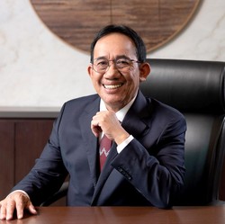 Mantap! Dirut PTBA Raih Penghargaan Industry Marketing Champion Sumsel