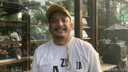 Sal Priadi Ngaku Nangis Terus Dengar Kisah Gala Bunga Matahari dari Netizen