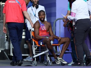 Sprinter AS Noah Lyles Positif COVID-19, Naik Kursi Roda Usai Dapat Perunggu