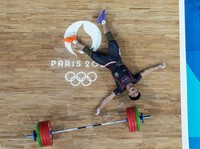 Sejarah! RI Raih Medali Emas Olimpiade Pertama dari Angkat Besi