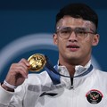 Rizki Juniansyah Cetak Sejarah Emas Angkat Besi, Jokowi Puji Begini