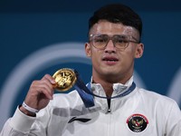 Rizki Juniansyah Cetak Sejarah Emas Angkat Besi, Jokowi Puji Begini