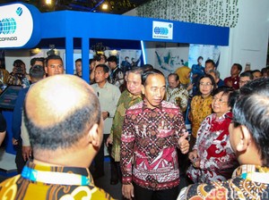 Momen Jokowi Tinjau Pameran di Festival LIKE 2 Bareng Menteri-Kapolri