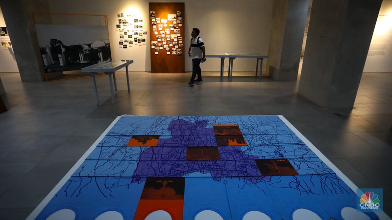 Pameran bersama Arsip Kepresidenan di Galeri Emiria Soenassa, Taman Ismail Marzuki (TIM), Jakarta, Jumat (9/8/2024). (CNBC Indonesia/Faisal Rahman) Pameran bersama Arsip Kepresidenan di Galeri Emiria Soenassa, Taman Ismail Marzuki (TIM), Jakarta, Jumat (9/8/2024). (CNBC Indonesia/Faisal Rahman)