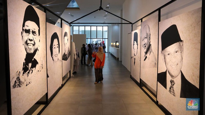Pameran bersama Arsip Kepresidenan di Galeri Emiria Soenassa, Taman Ismail Marzuki (TIM), Jakarta, Jumat (9/8/2024). (CNBC Indonesia/Faisal Rahman)