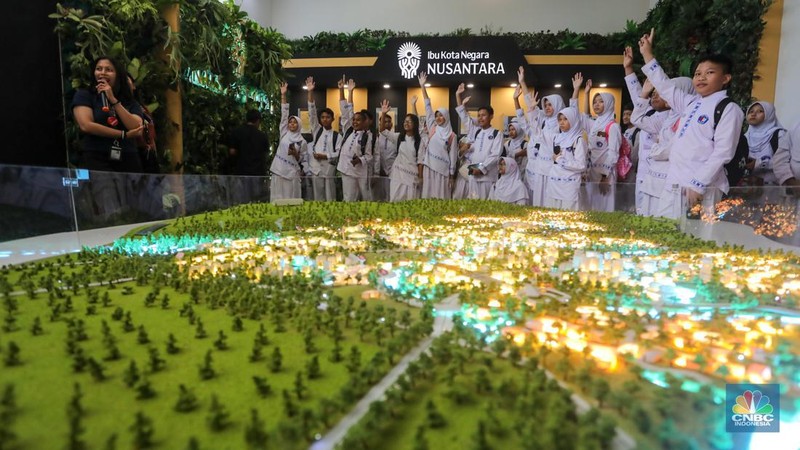 Pameran bersama Arsip Kepresidenan di Galeri Emiria Soenassa, Taman Ismail Marzuki (TIM), Jakarta, Jumat (9/8/2024). (CNBC Indonesia/Faisal Rahman)