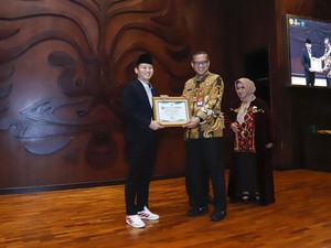 Trenggalek Perdana Raih Penghargaan UI Green City Metric 2024
