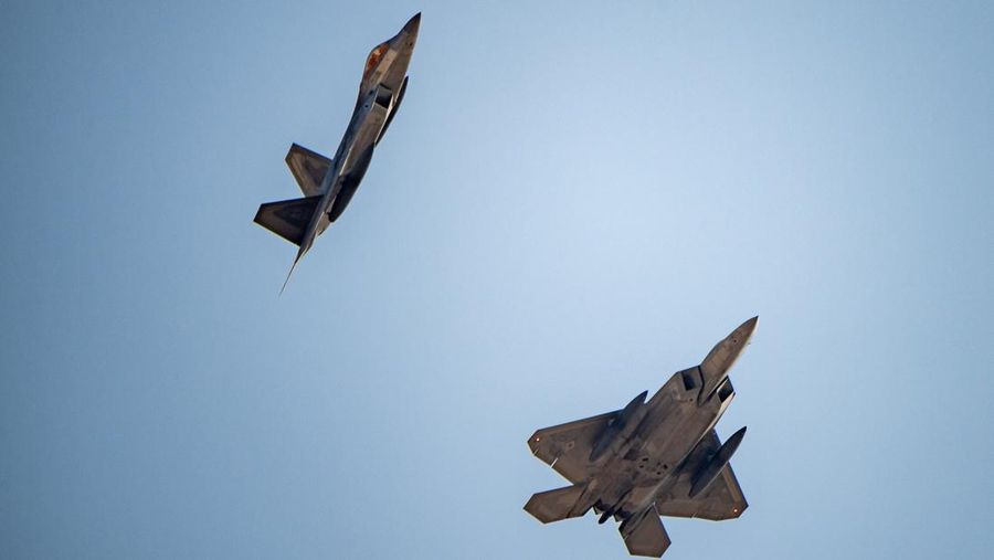 Pesawat F-22 Raptor Angkatan Udara AS. (X/@CENTCOM)